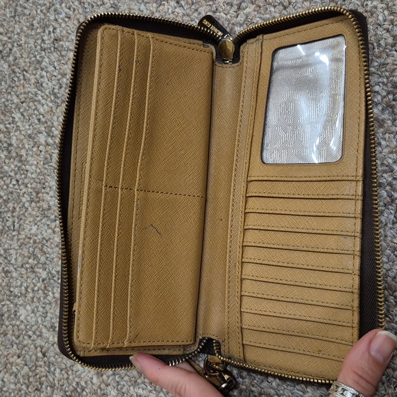 Michael Kors Large Wristlet Wallet GUC - Picture 5 of 16